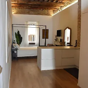 Fontana Luxury , Rome Italy